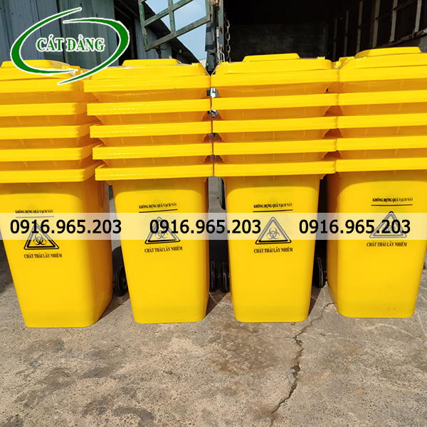 Thùng rác màu vàng