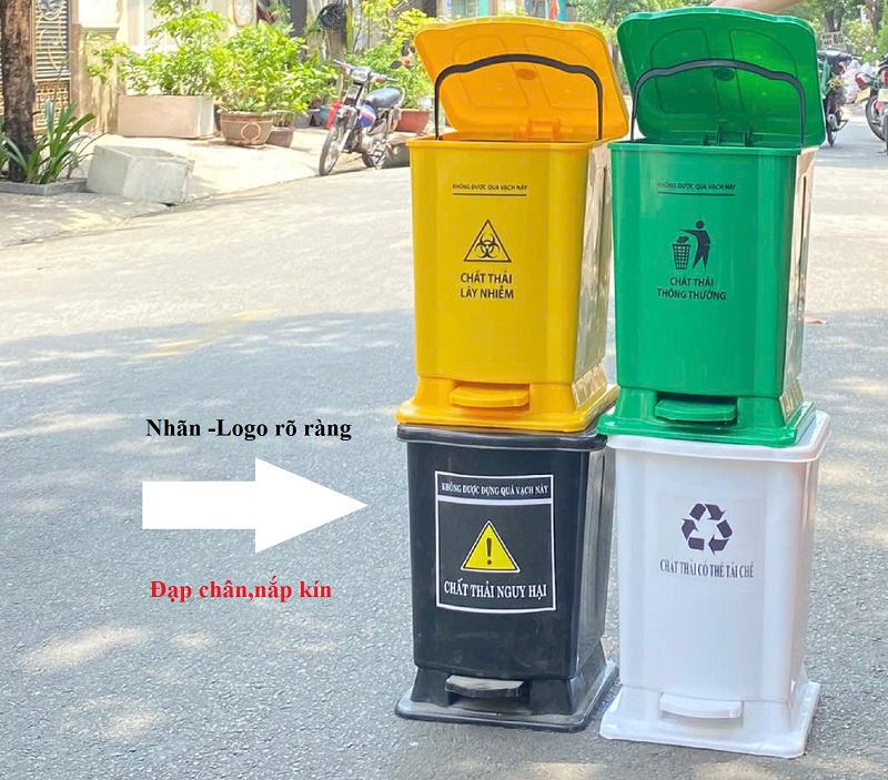 Thùng rác đạp chân y tế