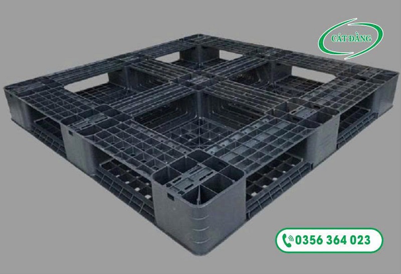 Pallet nhựa có 4 thanh giằng
